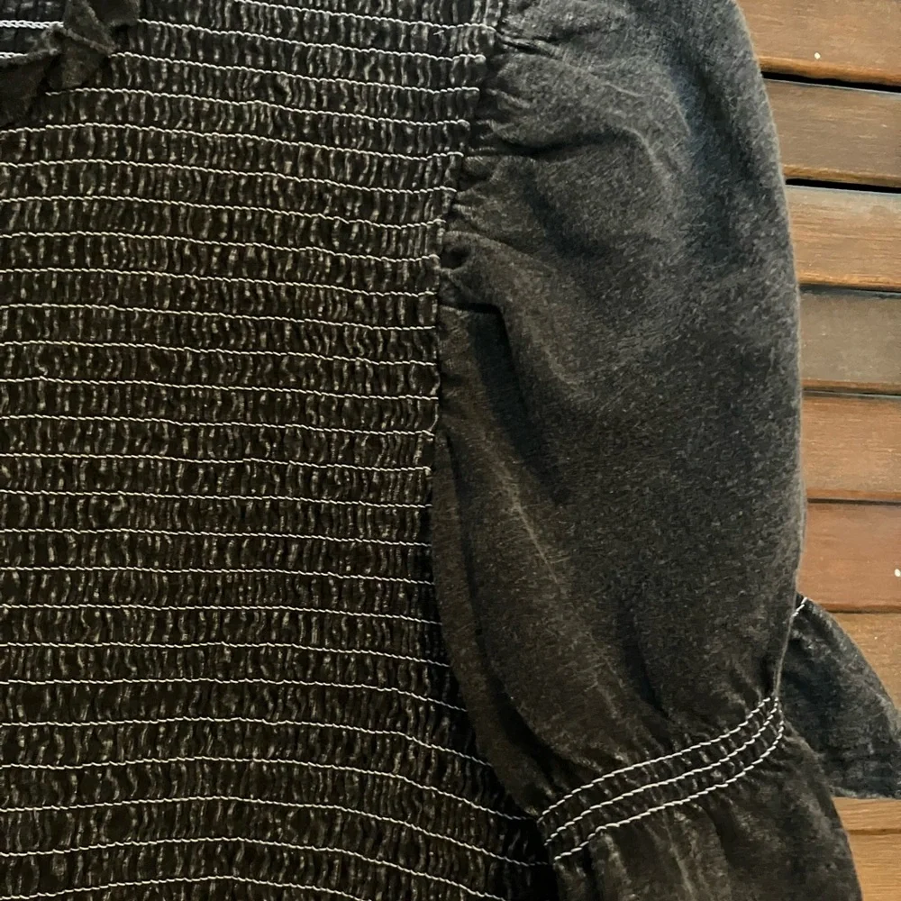 Puffed Sleeve Smocked Top Sz M 🌺Host Pick🌺 - Picture 8 of 10